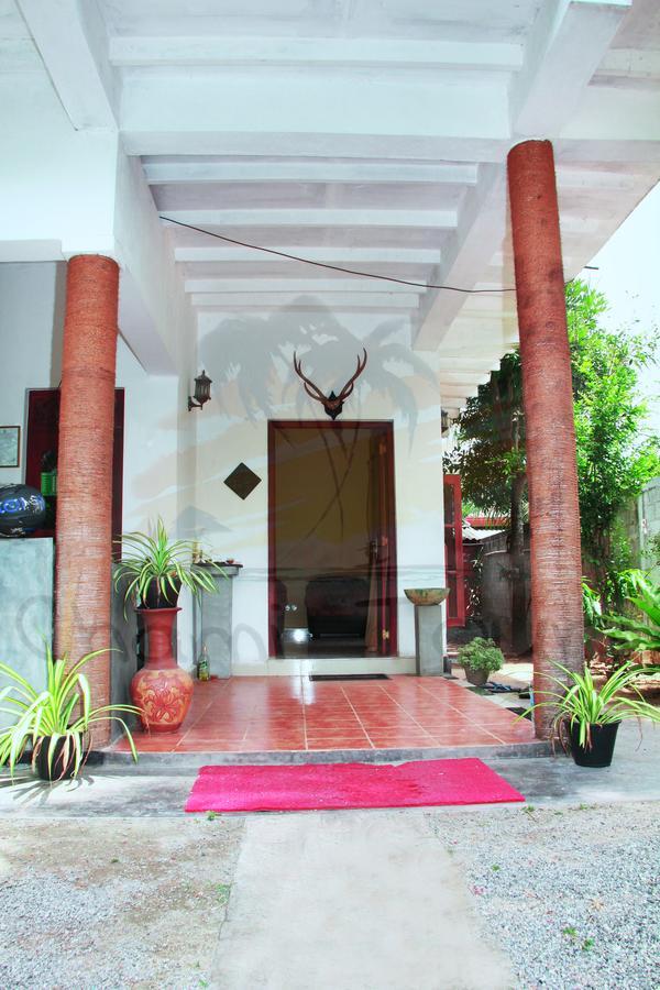 Airport Tourist Hostel Katunayake Exterior photo